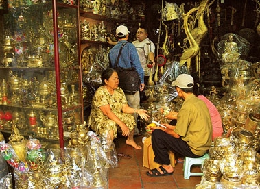 ໝູ່ບ້ານຫຼໍ່ທອງ ດ້າຍບ໋າຍ ຟື້ນຕົວ